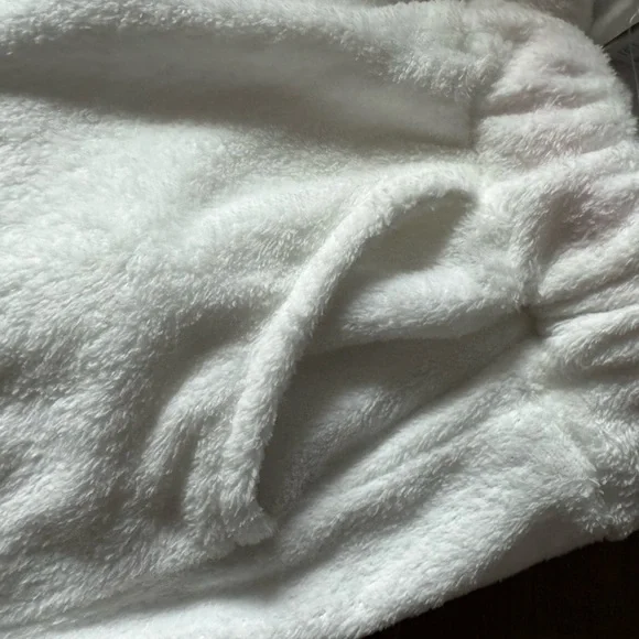 HELLO KITTY-Imported (NWT) Women's White & Pink Plush Shorts - Picture 11 of 12